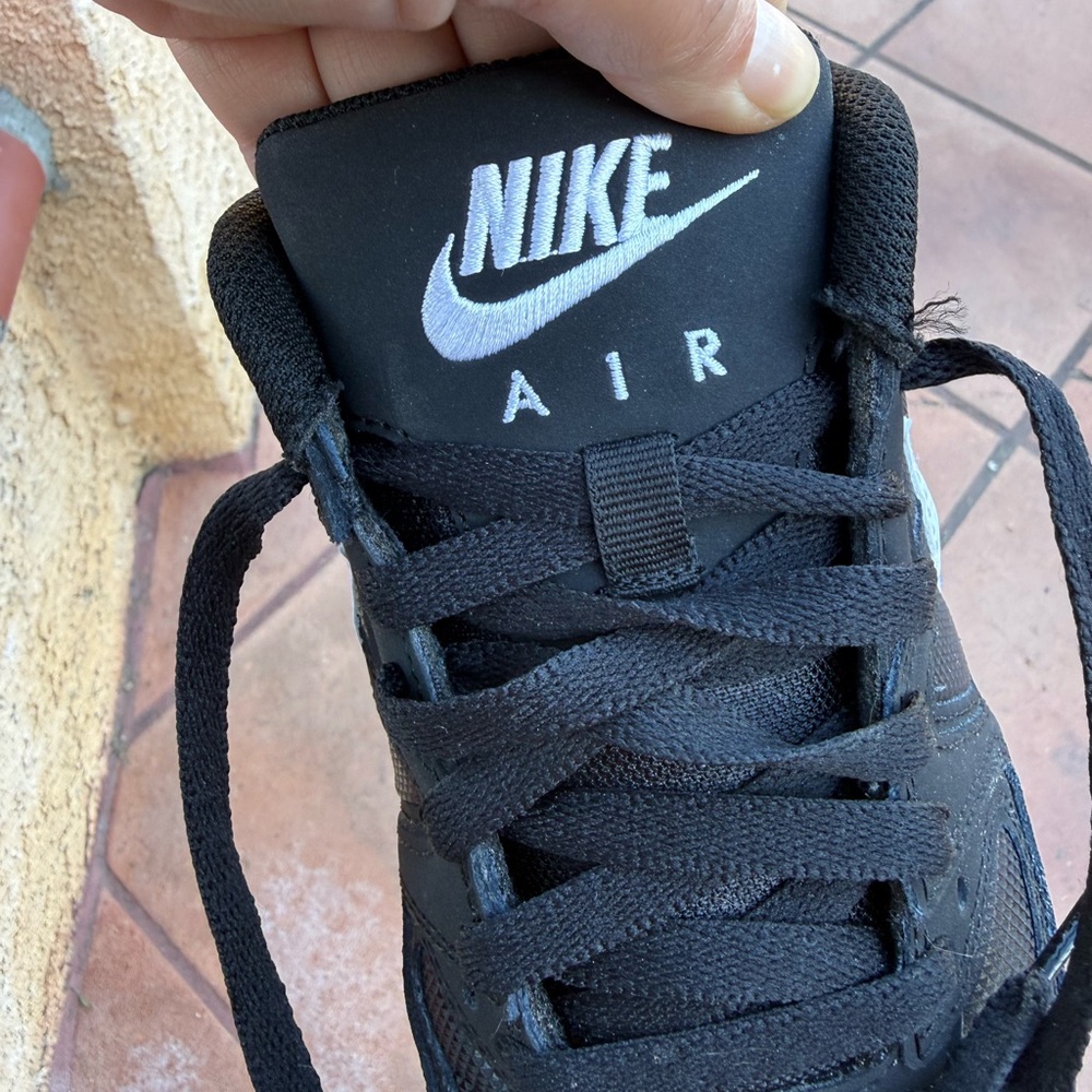 Nike Women’s Air Max Command Sneakers (Size 7) - Picture 10 of 12